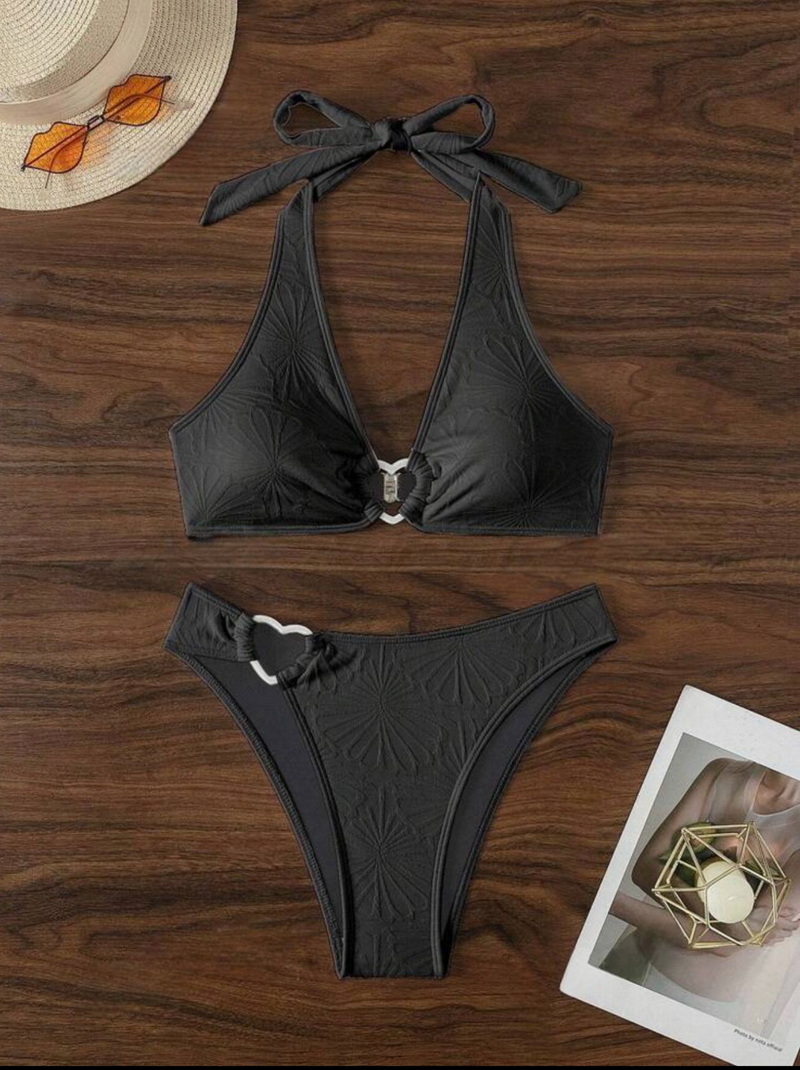 Sexy Halter Neck Bikini with Heart Cutout &ndash; 3-Piece Backless Swimsuit for Women_04